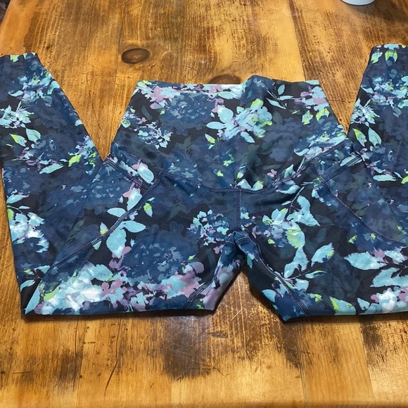 Old Navy High Waisted Women’s Athletic Leggings - Picture 2 of 3